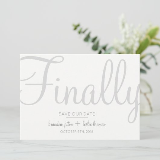 Eenvoudige kalligrafie, eindelijk onze datum opsla save the date (Staand voorkant)