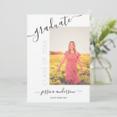 Eenvoudige kalligrafie White Black Afstuderen 2 Fo Kaart (Staand voorkant)