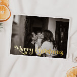 Eenvoudige kerst volledige foto Merry Christmas Go Folie Feestdagen Briefkaart<br><div class="desc">Vier het seizoen met dit unieke, klassieke eenvoudige volledige foto vrolijke kerst gouden folie vakantie briefkaart met een vleugje charme. Het minimalistische ontwerp toont een elegant gouden kleurenpalet, dat de gezellige sfeer van de winter oproept. De aantrekkingskracht van de creëer, gecombineerd met de traditionele bewoordingen, zorgt voor een perfecte balans...</div>