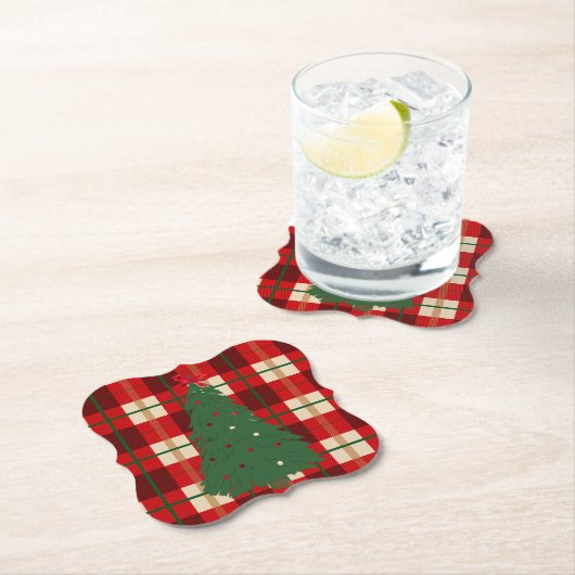 Eenvoudige kerstboom met rode rode en groene tinne kartonnen onderzetters (Insitu)