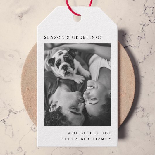 Eenvoudige kerstfoto met zwarte en witte minimalis cadeaulabel