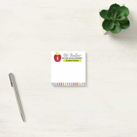 Eenvoudige klaslokaal van de elementaire Rode Appl Post-it® Notes (Kantoor)