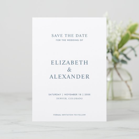 Eenvoudige klassieke minimalistische stoffige blau save the date (Staand voorkant)
