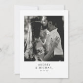 Eenvoudige klassieke typografie bruiloft kaart (Achterkant)