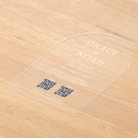 Eenvoudige Klassieke Typografie QR RSVP Trouwboog Acryl Uitnodigingen (Laagn)