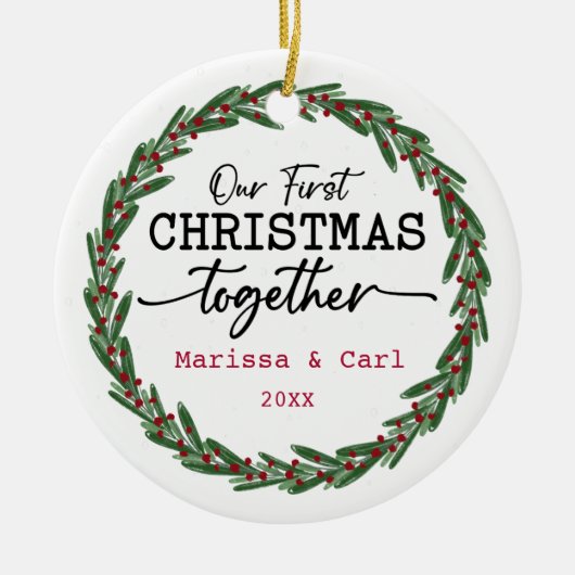 Eenvoudige krans groen onze eerste kerst samen keramisch ornament (Voorkant)