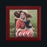 Eenvoudige liefdesscript persoonlijke foto cadeaudoosje<br><div class="desc">Met een mooi en modern script voor het woord 'Love' kan deze familieliefdesfoto gemakkelijk gepersonaliseerd worden met je eigen favoriete familiefoto. Een elegante juwelendoos om te koesteren en haar mee te geven.</div>