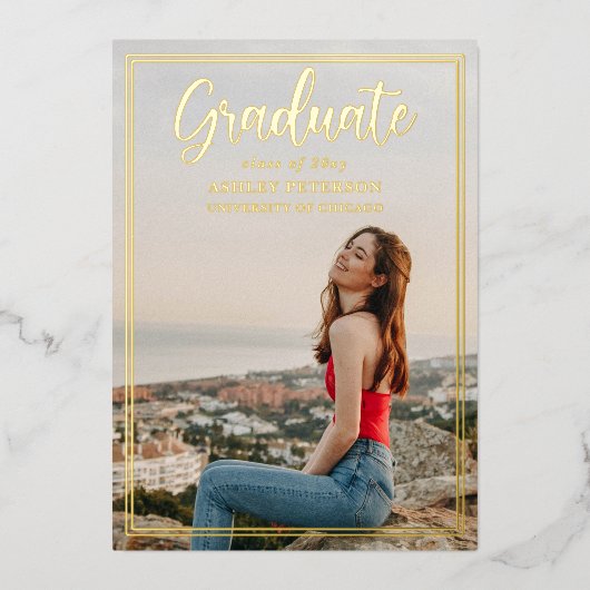 Eenvoudige Lijst Gold Script Photo Afstuderen in Folie Uitnodiging (Voorkant)