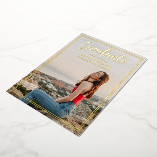 Eenvoudige Lijst Gold Script Photo Afstuderen in Folie Uitnodiging (Gedraaid)