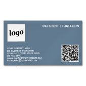 Eenvoudige Logo en QR-code Dusty Blue Grey Magnetisch Visitekaartje (Voorkant)