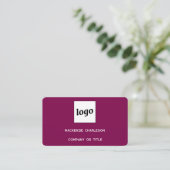 Eenvoudige Logo en QR Code Magenta Roze Visitekaartje (Staand voorkant)