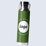 Eenvoudige Logo en tekst Business Forest Green Waterfles<br><div class="desc">Eenvoudig ontwerp van de logo en van de douanetekst om brandloyaliteit te bevorderen en uw kleine onderneming te bevorderen. Vervang de logo met uw,  en verander of schrap de bovenkant en de lagere tekst om aan te passen. Ideaal voor promotiedoeleinden en voor werknemers,  klanten en klanten.</div>