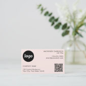 Eenvoudige Logo en Tekst QR Code Blush Roze Visitekaartje (Staand voorkant)