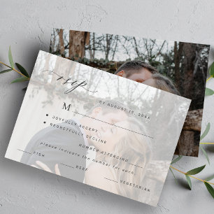 Eenvoudige maaltijd met foto-overlay bruiloft RSVP kaartje