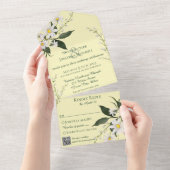 Eenvoudige madeliefjes op Bleek geel met QR-code All In One Uitnodiging (Afscheurbaar)