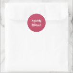 Eenvoudige Magenta Modern Minimalist Bride en Groo Ronde Sticker<br><div class="desc">Projecteer een gevoel van moderne eenvoud met dit stijlvolle, eenvoudige bruid- en bruidevormig sticker in de populaire kleurenkeuze: viva magenta met lichte ecru-tekst. De namen van de bruid en de bruidegom zijn in vet lettertype met een grote, stijlvolle ampersing voorzien die bij hun namen hoort. Deze stickers zijn beschikbaar in...</div>