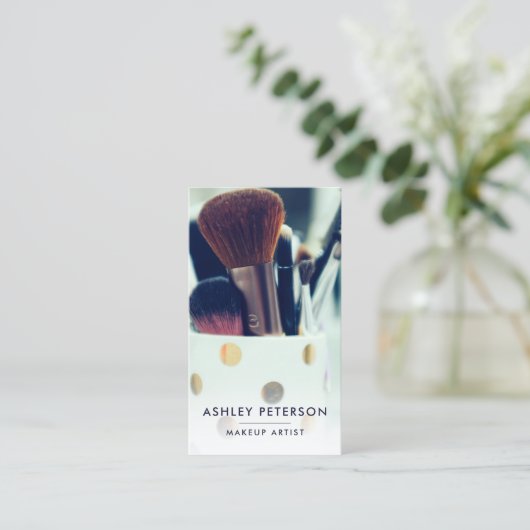 Eenvoudige make-upfotografie met minimale typograf visitekaartje (Staand voorkant)