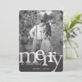 Eenvoudige MERRY- & gehuwde kerstkaart Aankondiging (Staand voorkant)