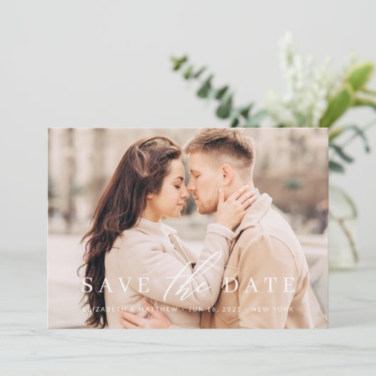 Eenvoudige minieme fotobruiloft met een foto als o save the date (Staand voorkant)