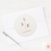 Eenvoudige minimale chique elegantie blad monogram ronde sticker (Envelop)