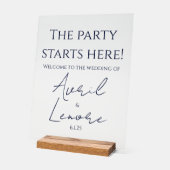 Eenvoudige minimale donkerblauwe tekst bruiloft acryl bord (Hoek)