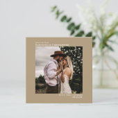 Eenvoudige minimale foto van Sandy Tan Wedding Save The Date (Staand voorkant)