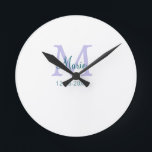 Eenvoudige Minimale Naam toevoegen Monogram paarse Ronde Klok<br><div class="desc">mooi design</div>