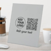 Eenvoudige minimale q of code logo scan code naam reclamebord met voetstuk (Insitu)