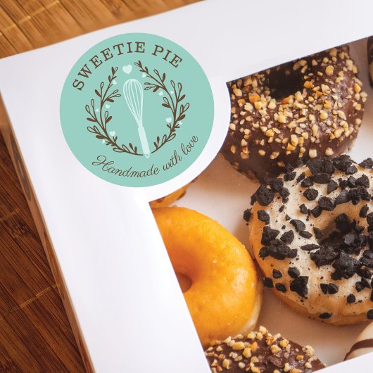 Eenvoudige, minimale stijlvolle bakkerij met witte ronde sticker