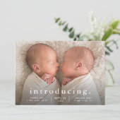 Eenvoudige Minimale Tweeling Foto Geboorte Aankondiging (Staand voorkant)