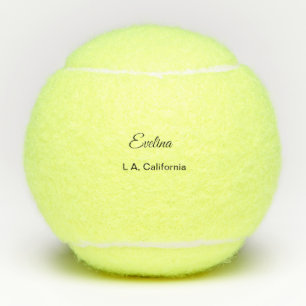 Eenvoudige minimale voeg uw naam tekst plaats stad tennisballen