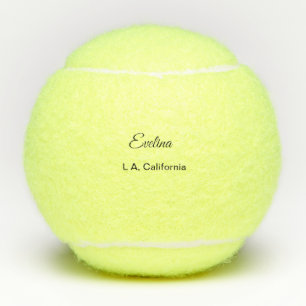 Eenvoudige minimale voeg uw naam tekst plaats stad tennisballen