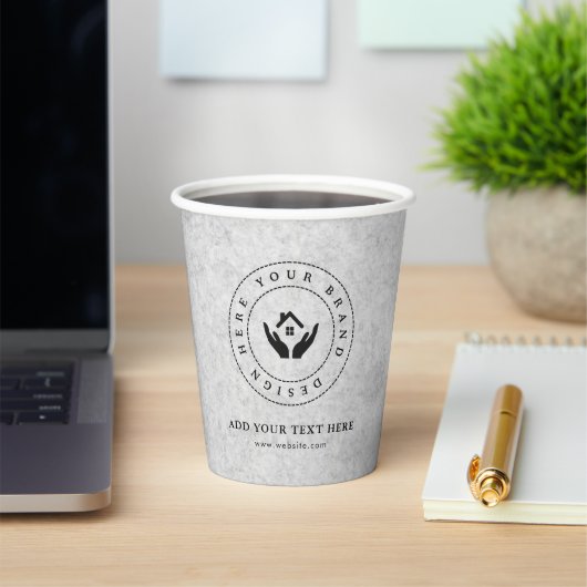 Eenvoudige Minimalistische Aangepaste Logo & Tekst Papieren Bekers (Insitu)