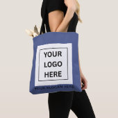 Eenvoudige Minimalistische Aangepaste Logo & Tekst Tote Bag (Dichtbij)