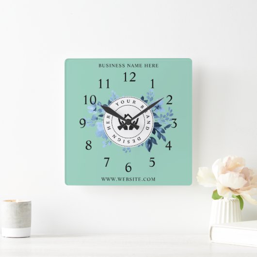 Eenvoudige Minimalistische Aangepaste Logo & Tekst Vierkante Klok (Huis)