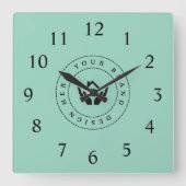 Eenvoudige Minimalistische Aangepaste Logo & Tekst Vierkante Klok (Voorkant)