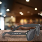 Eenvoudige minimalistische bruiloft typografie min zonnebrillen