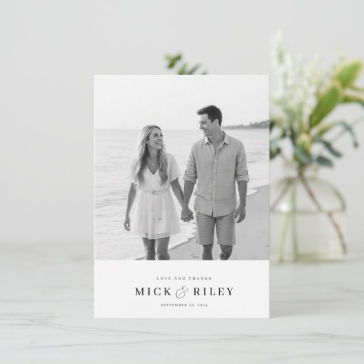 Eenvoudige minimalistische typografie Fotobruiloft Bedankkaart (Staand voorkant)