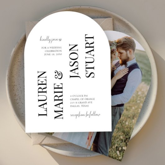 Eenvoudige minimalistische typografie zwarte trouw kaart