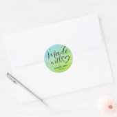 Eenvoudige minimalistische waterverf gemaakt met l ronde sticker (Envelop)