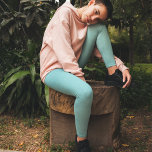 Eenvoudige minimalistische Waterverf Turquoise Blu Leggings<br><div class="desc">Dit ontwerp is voorzien van een eenvoudige minimalistische minimalistische turquoise leggings met een waterverf eenvoudig effen patroon,  simplistische schattige schattige grillige pret,  effen basic turquoise,  klassiek blauw patroon,  kerstfeestdag vieren,  bijpassend waterstijl ontwerp,  eenvoudige blauw turquoise tafel,  eenvoudige blauw water yogabroek,  basic effen blauw kleding</div>