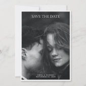Eenvoudige minimalistische zwart-wit foto bruiloft save the date (Voorkant)