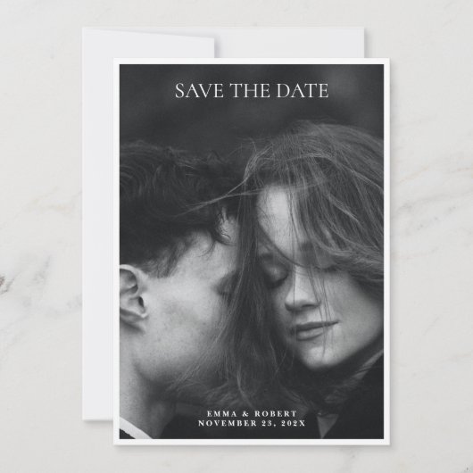 Eenvoudige minimalistische zwart-wit foto bruiloft save the date (Voorkant)