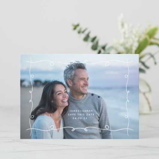 Eenvoudige MoDeRN MINIMAL SwirlS Foto Lijst Bruilo Save The Date (Staand voorkant)