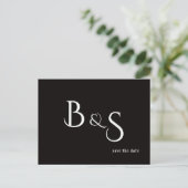 Eenvoudige Moderne B/W Monogram QR Code Bewaar De Aankondigingskaart (Staand voorkant)