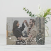 Eenvoudige Moderne Bestemming Huwelijksscript Foto Save The Date (Staand voorkant)