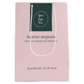Eenvoudige, moderne Blush Roze uw Logo Medium Cadeauzakje (Achterkant)