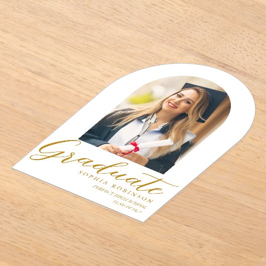 Eenvoudige Moderne Boog Foto Afstuderen Gold Acryl Uitnodigingen (Laagn)