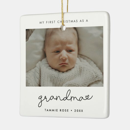 Eenvoudige moderne eerste kerst als oma keramisch ornament (Links)