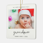 Eenvoudige moderne eerste kerst als opa keramisch ornament (Links)